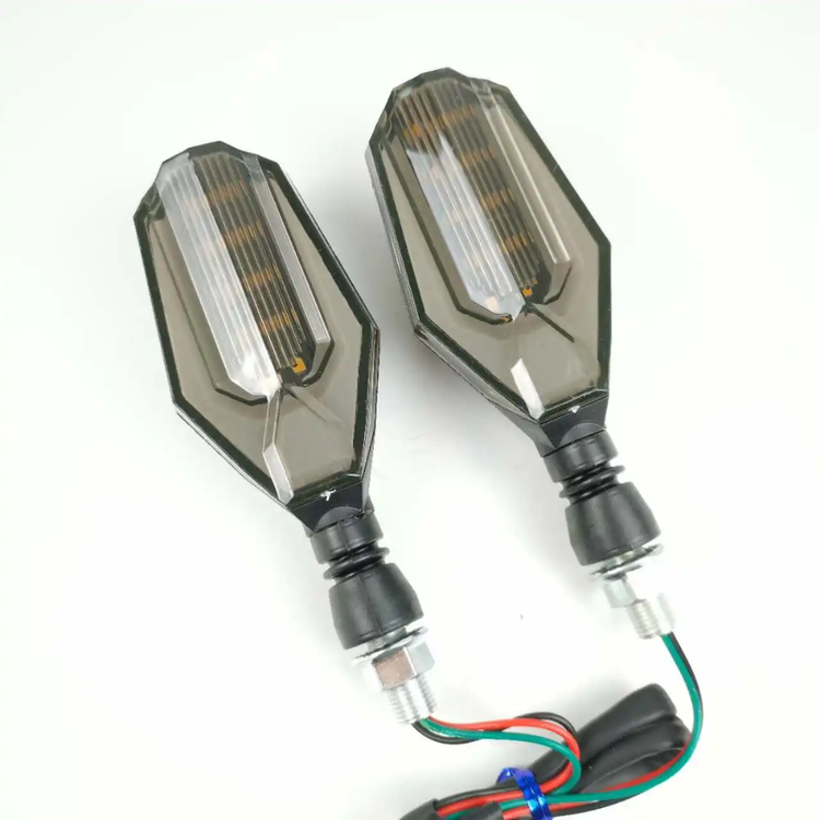 قیمت وخرید چراغ راهنمای موتورسیکلت مدل LED و دیلایت دار