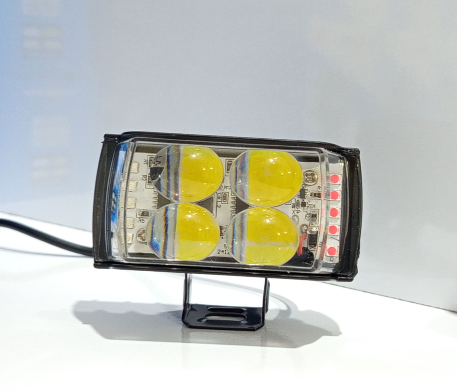 خریدوقیمت پرژکتور ۴ لنز مدل U ۱۲۱ فدرالی شش حالته فلاشردار