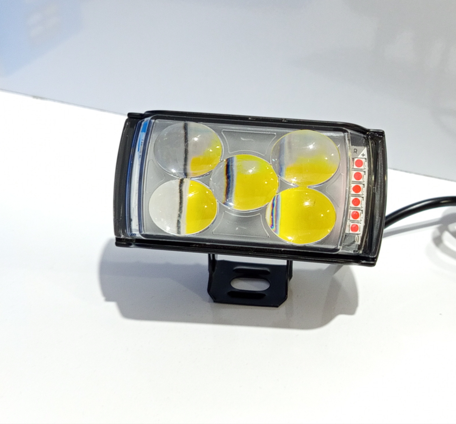 قیمت پرژکتور پنج لنز مدل U_152 فدرالی شش حالته و فلاشردار